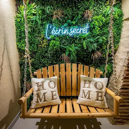 Ecrin Secret - Troglodyte Avec Daire